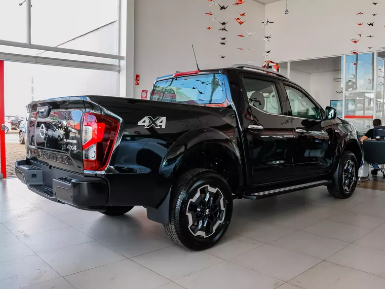 Nissan Frontier Preto 13