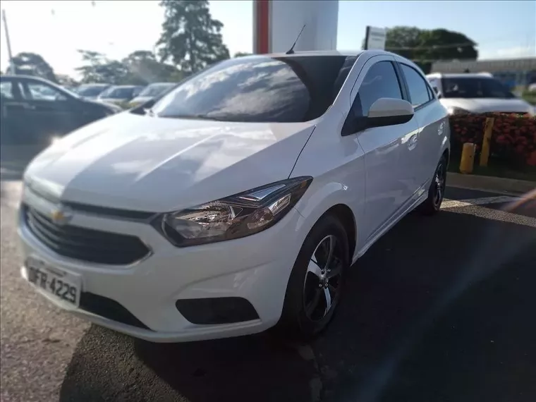 Chevrolet Onix Branco 1