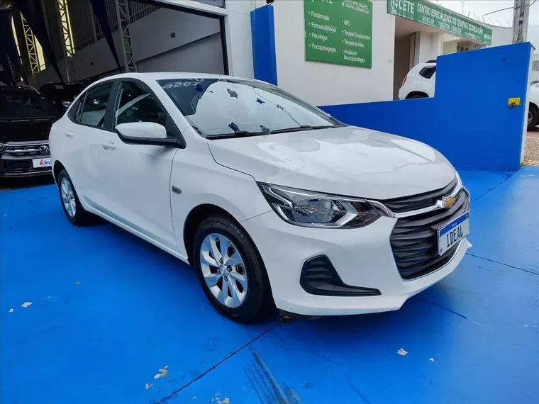 Chevrolet Onix Branco 2