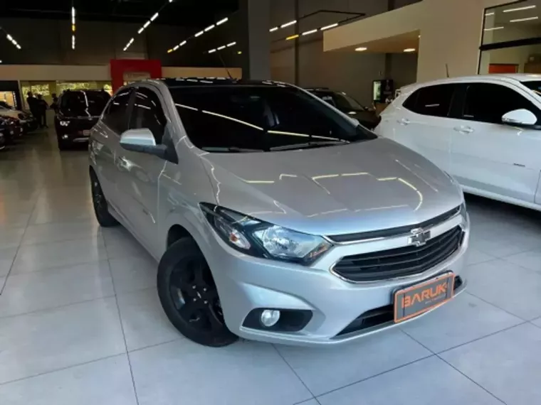 Chevrolet Onix Prata 2