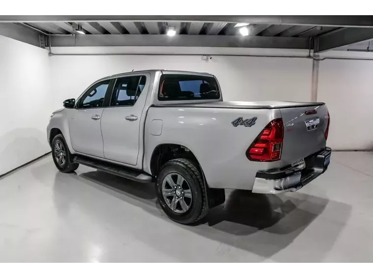 Toyota Hilux Prata 13