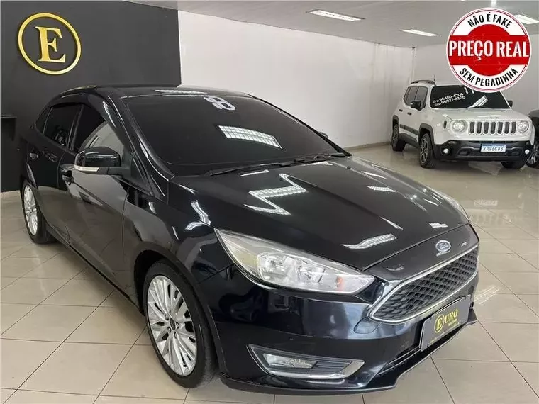 Ford Focus Preto 4