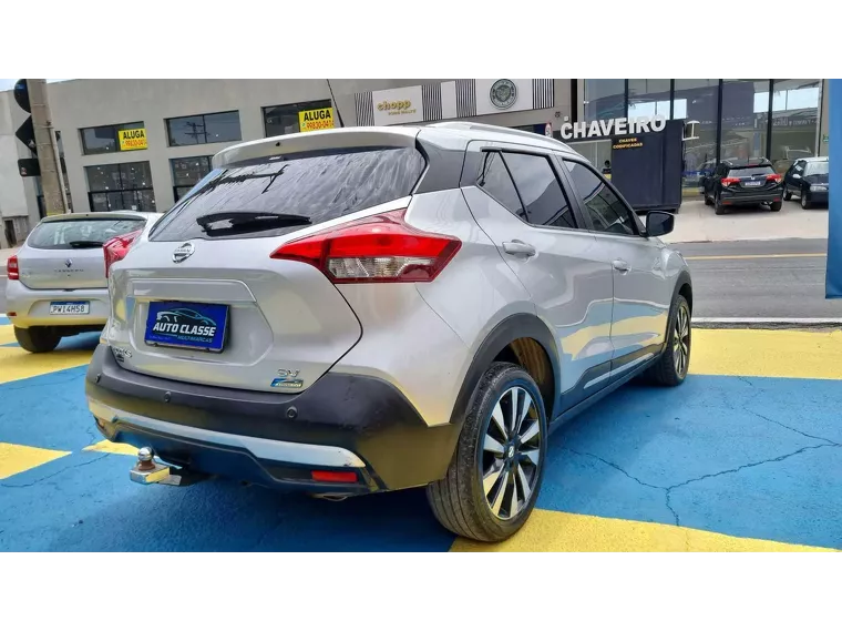 Nissan Kicks Prata 2