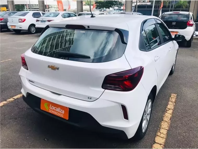 Chevrolet Onix Branco 6