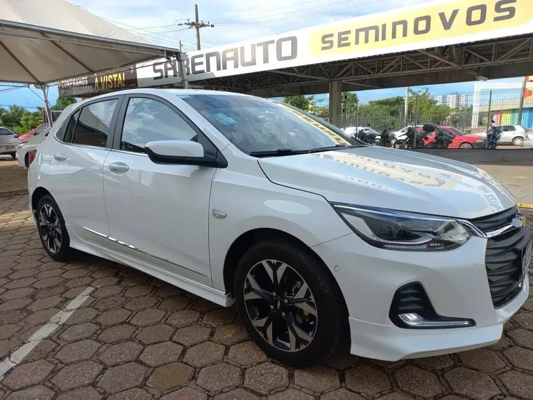 Chevrolet Onix Branco 2