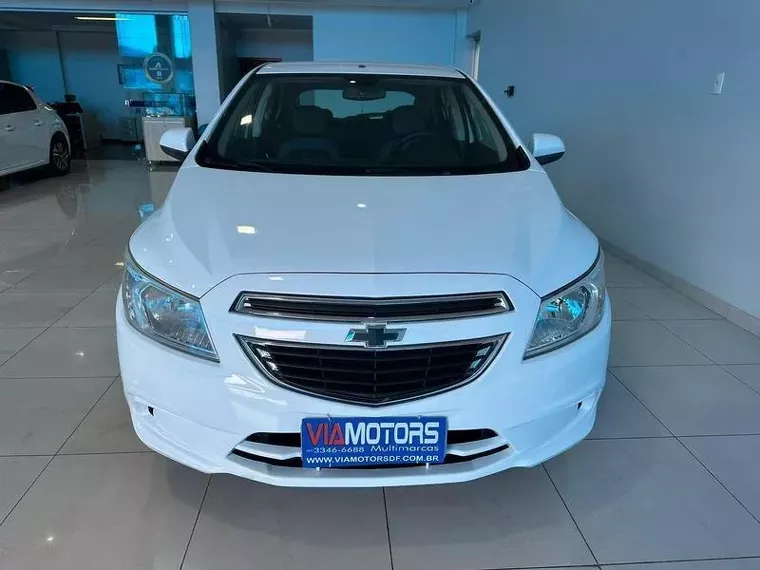 Chevrolet Onix Branco 1