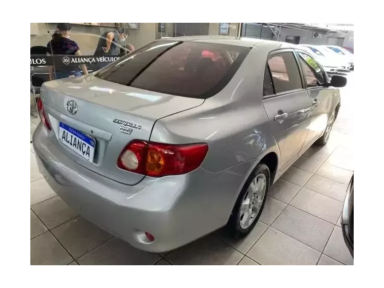 Toyota Corolla Prata 4