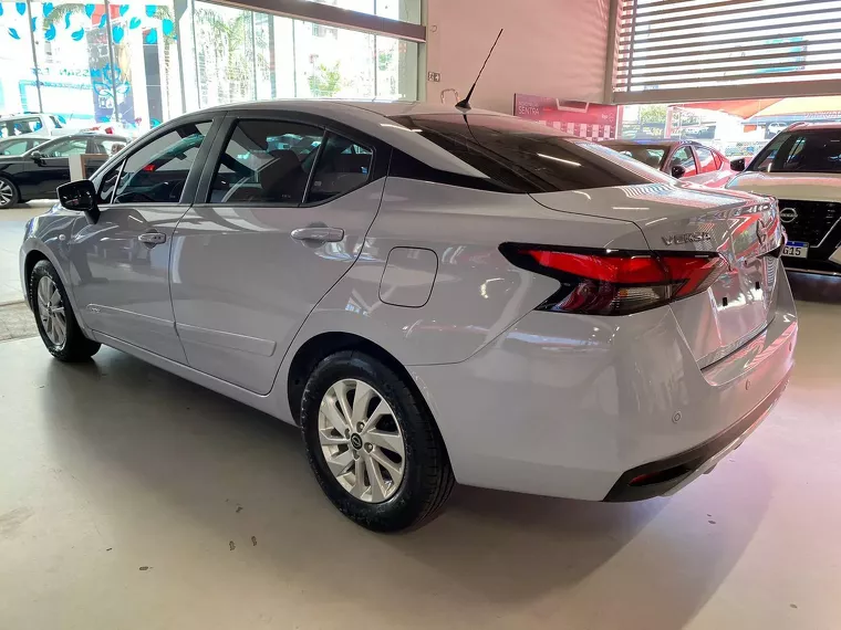 Nissan Versa Preto 12