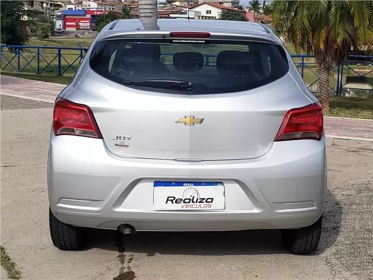 Chevrolet Onix Prata 7