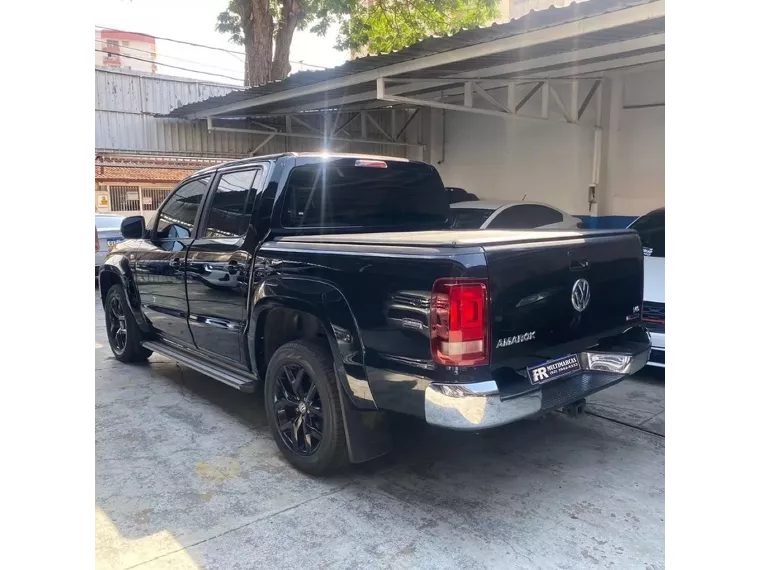 Volkswagen Amarok Preto 16