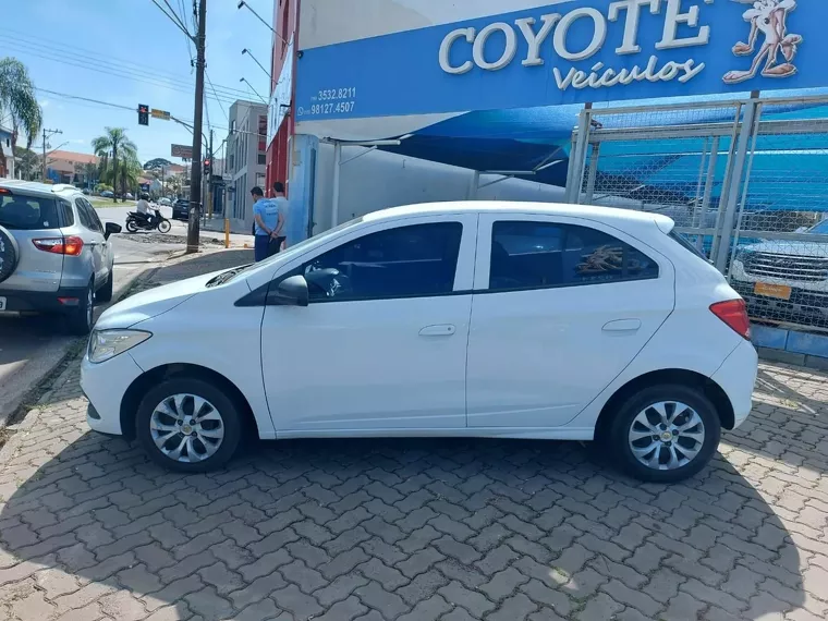 Chevrolet Onix Branco 14