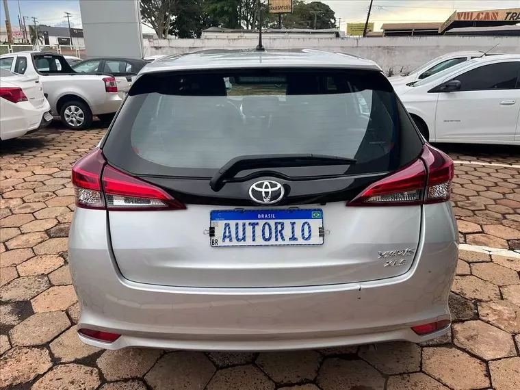 Toyota Yaris Prata 2