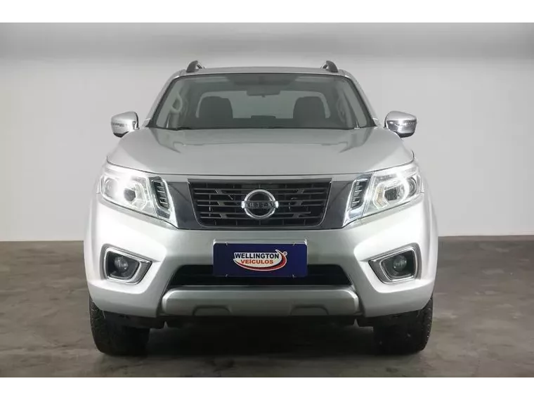 Nissan Frontier Prata 1