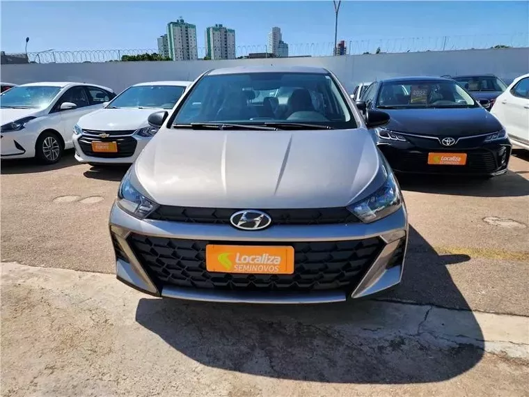 Hyundai HB20 Prata 10