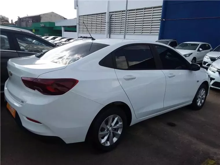 Chevrolet Onix Branco 2