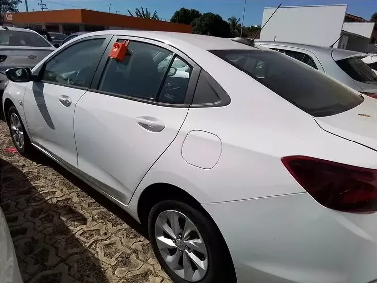 Chevrolet Onix Branco 2