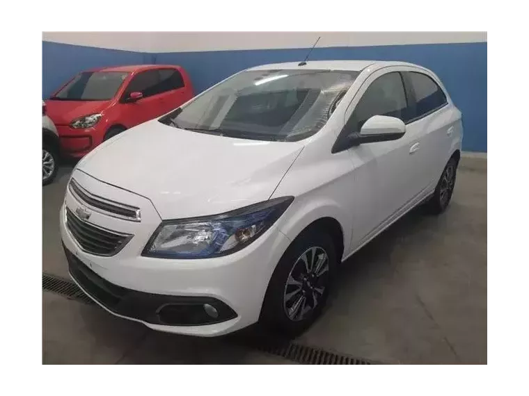 Chevrolet Onix Branco 1