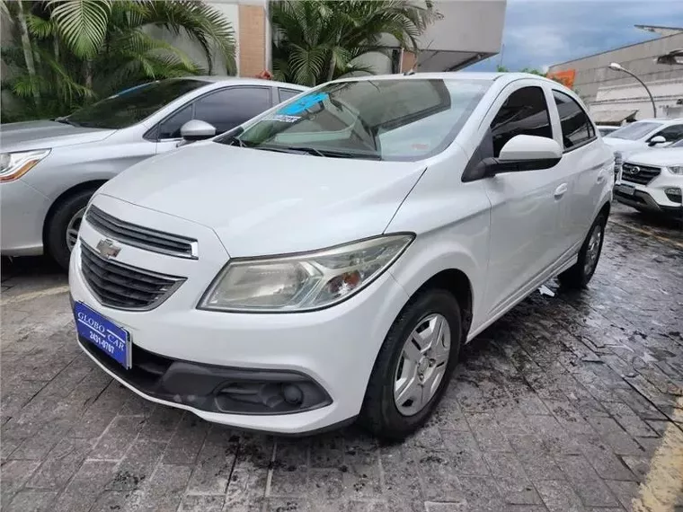 Chevrolet Onix Branco 4