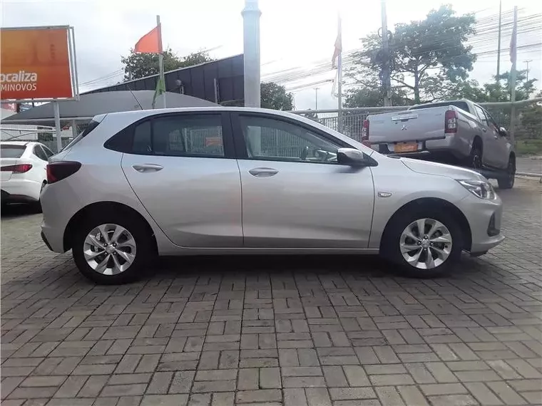 Chevrolet Onix Prata 9