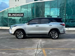 Toyota Hilux SW4