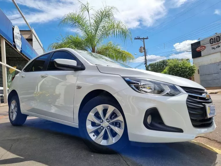 Chevrolet Onix Branco 5