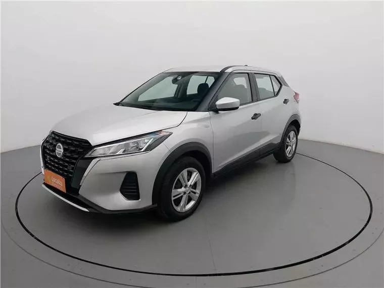 Nissan Kicks Prata 5