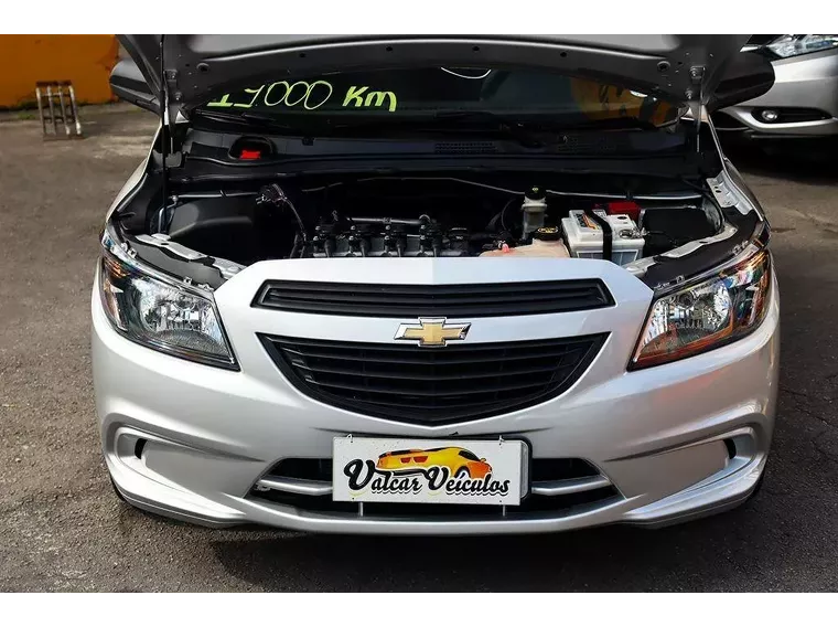 Chevrolet Onix Prata 12