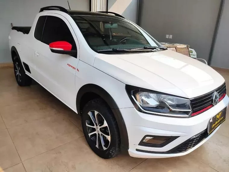 Volkswagen Saveiro Branco 4