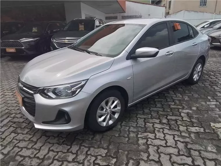 Chevrolet Onix Prata 18