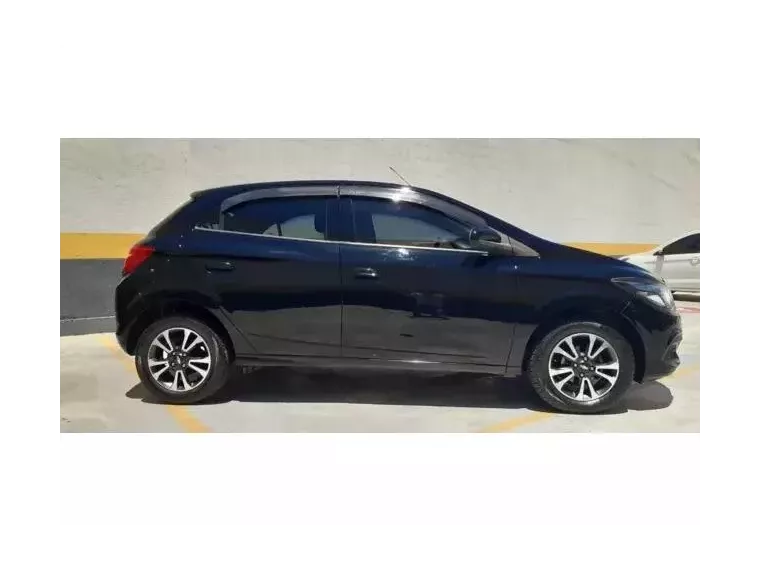 Chevrolet Onix Preto 1