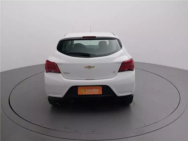 Chevrolet Onix Branco 3