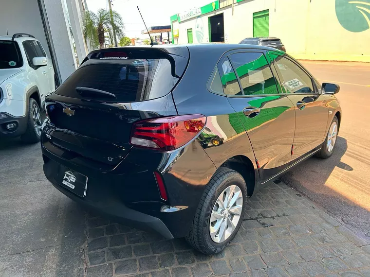 Chevrolet Onix Preto 8