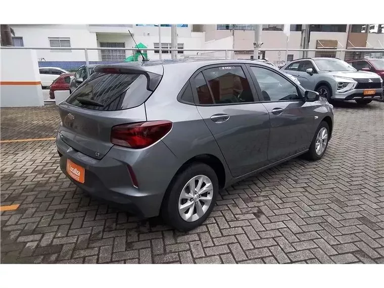 Chevrolet Onix Cinza 9