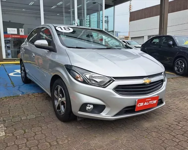 Chevrolet Onix Prata 11