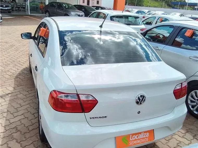 Volkswagen Voyage Branco 3