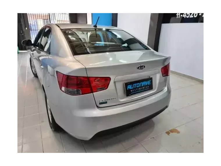 KIA Cerato Prata 8