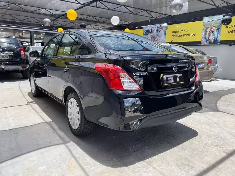 Nissan Versa Preto 5