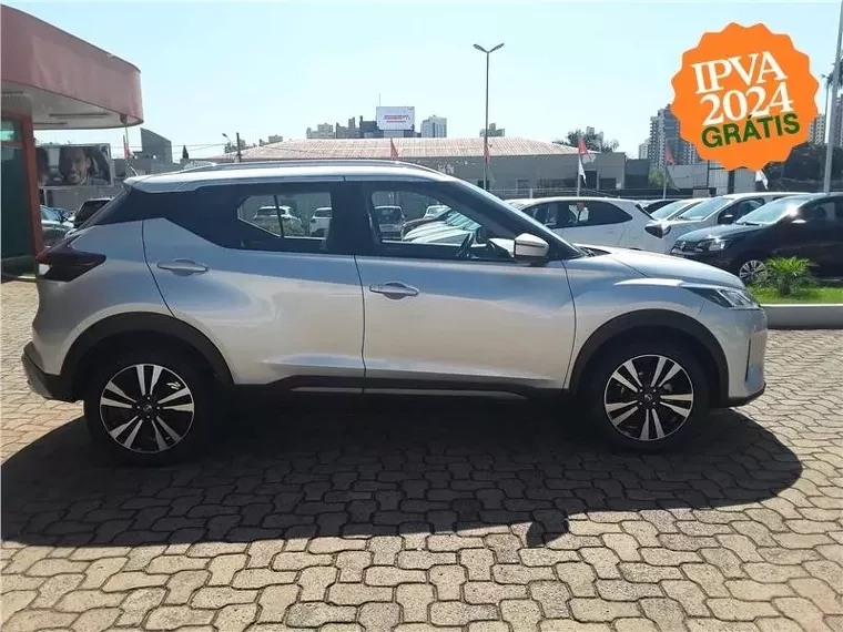 Nissan Kicks Prata 6