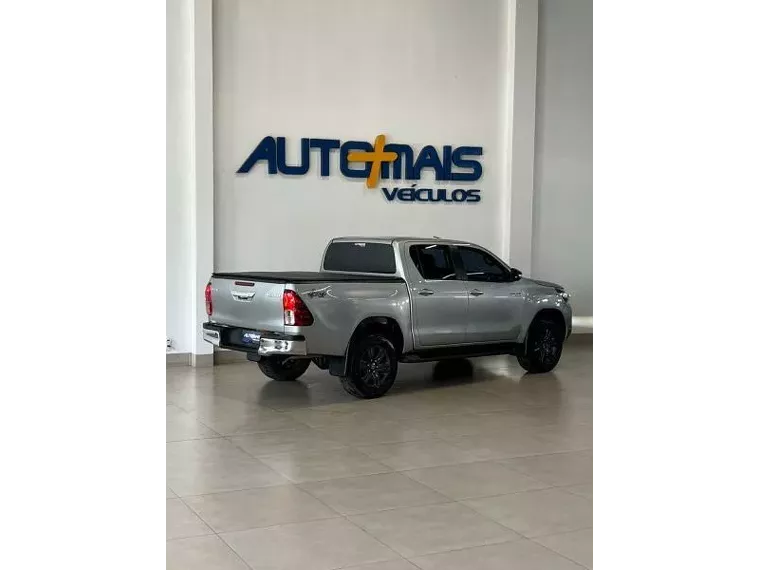 Toyota Hilux Prata 14