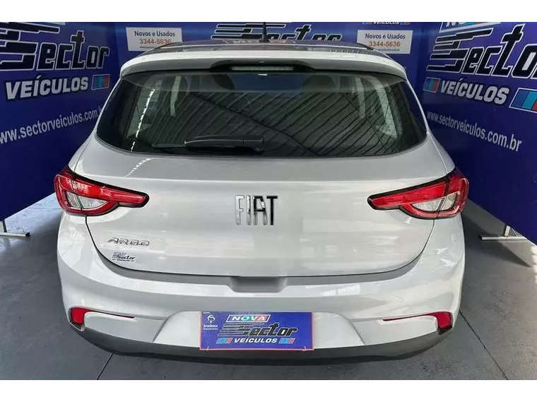 Fiat Argo Prata 5