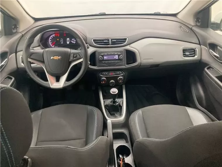 Chevrolet Onix Branco 6