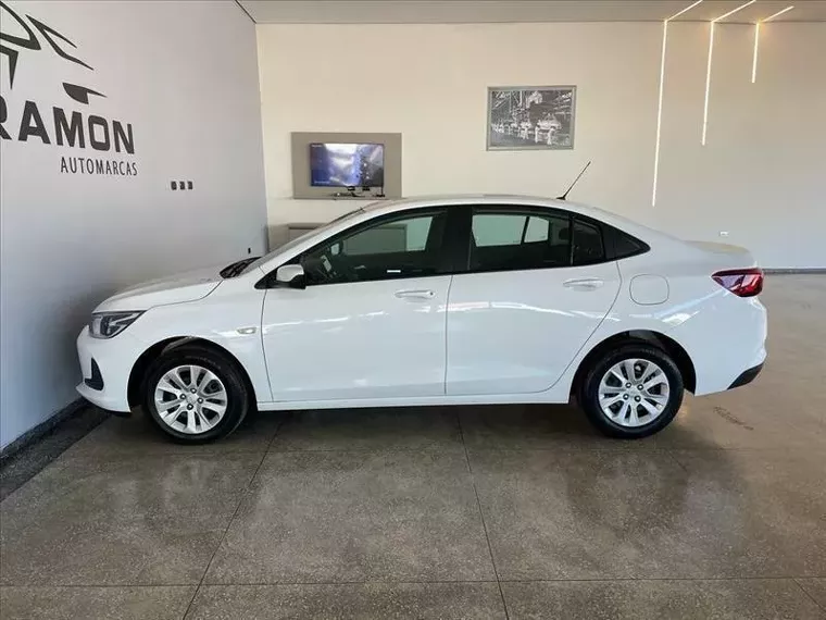 Chevrolet Onix Branco 2