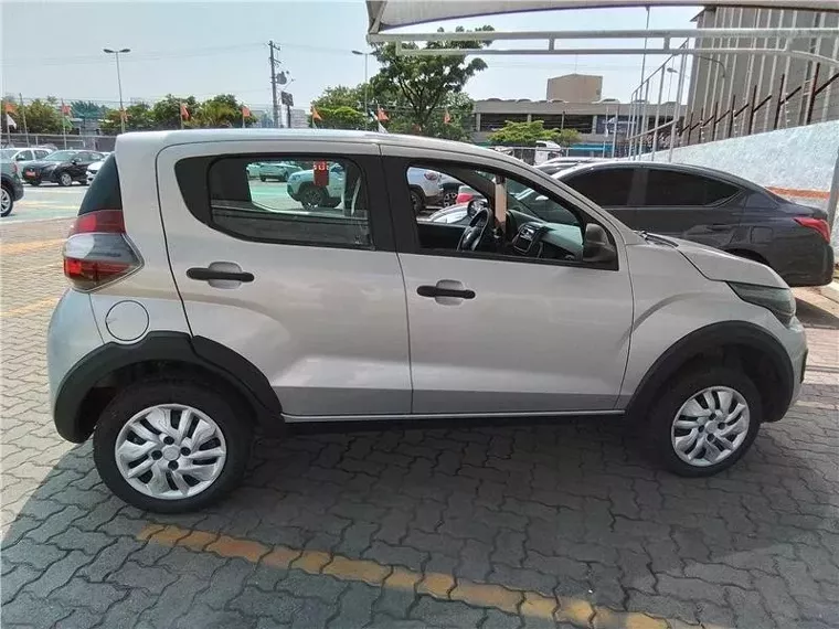 Fiat Mobi Prata 5