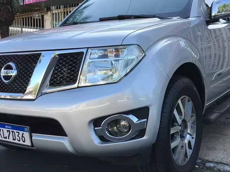 Nissan Frontier Prata 2