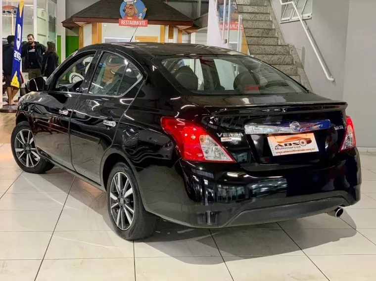 Nissan Versa Preto 7