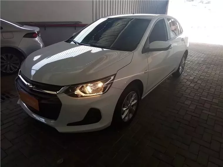 Chevrolet Onix Branco 8