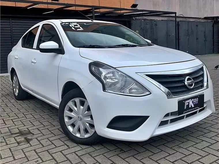 Nissan Versa Branco 9