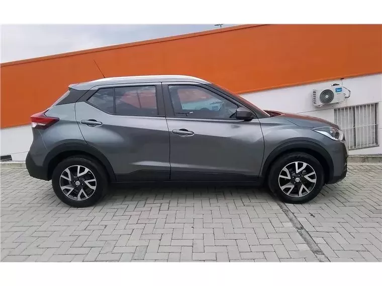 Nissan Kicks Cinza 5