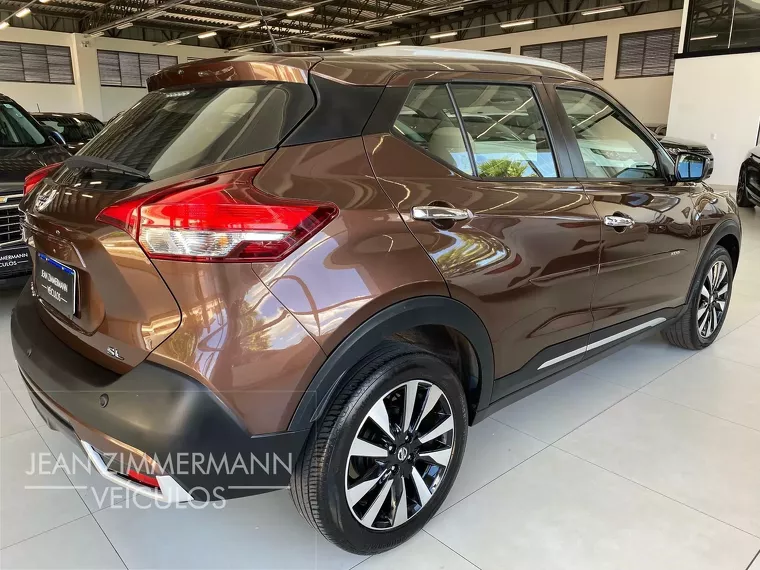 Nissan Kicks Marrom 3