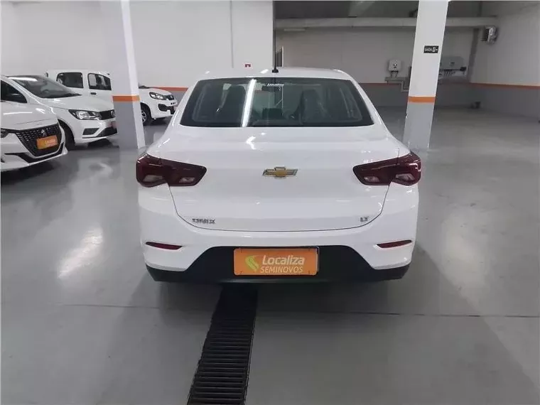 Chevrolet Onix Branco 4